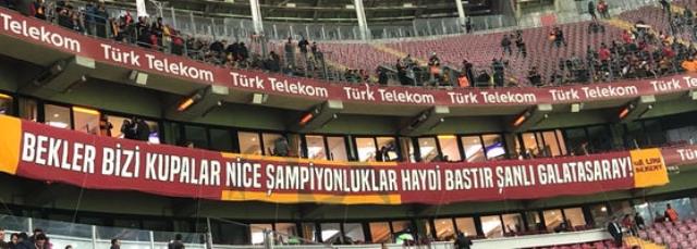 Galatasaray yönetimi, ceza yemeyi göze alarak binlerce taraftarına tribünleri açtı