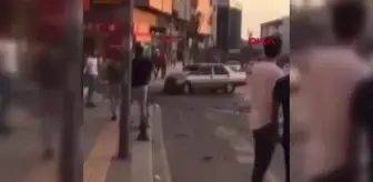 Drift yaparken kaza yaptı, mahalleli saldırınca arkadaşı otomobili üzerlerine sürdü