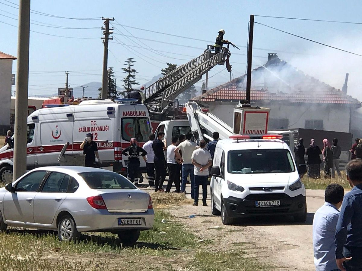 Konya\'da müstakil ev yangında kullanılamaz hale geldi