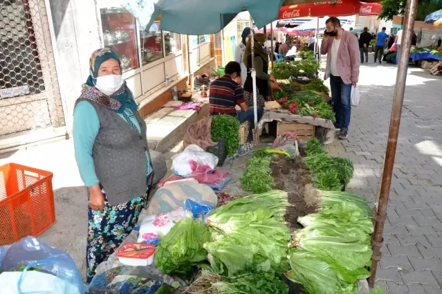 Pazarcı esnafı tezgahlarını açtı