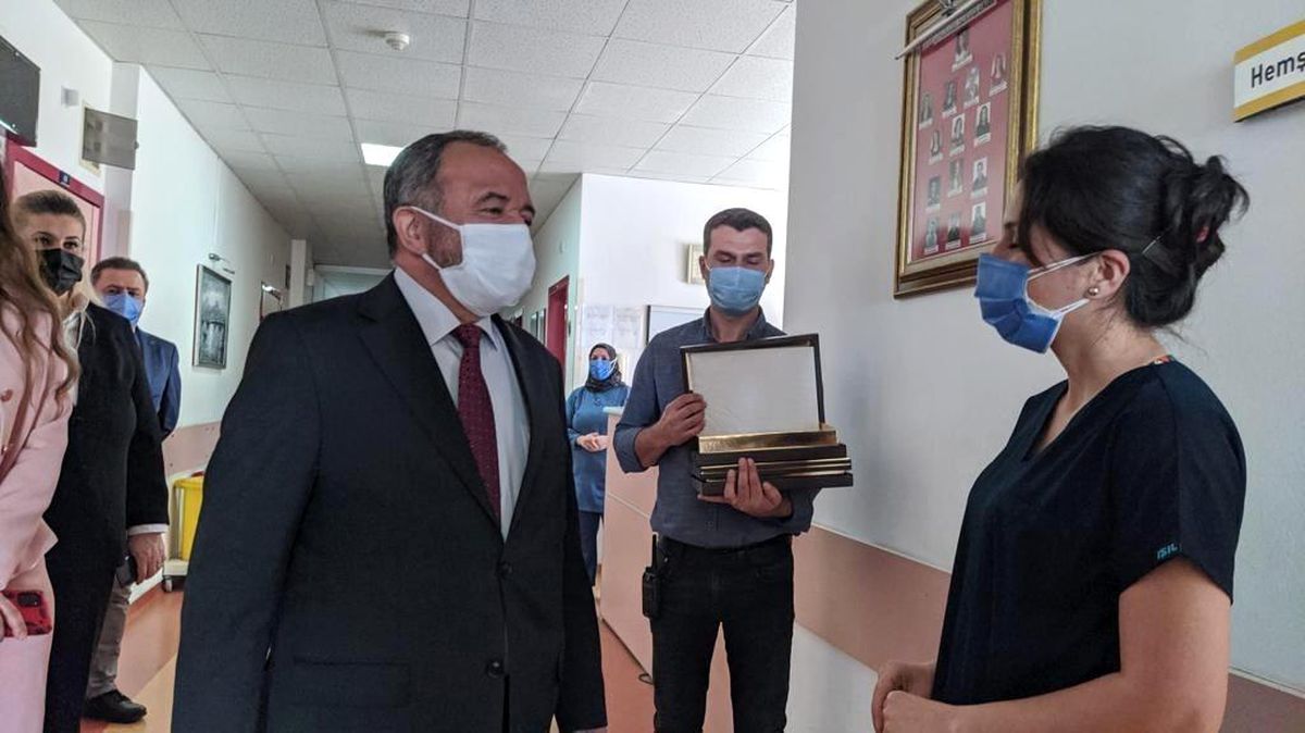 Rektör Çufalı, bayramda hastaları ve personeli yalnız bırakmadı