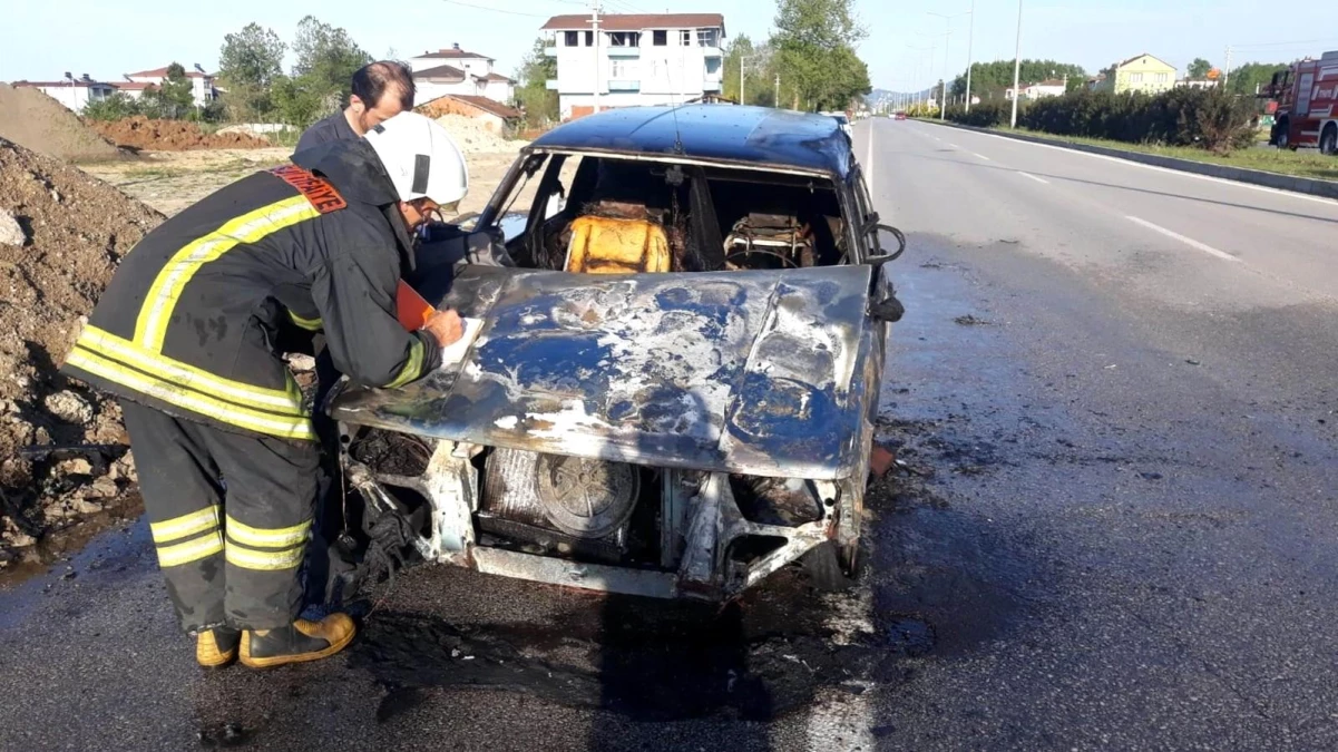 Samsun\'da seyir halindeki otomobilde yangın çıktı