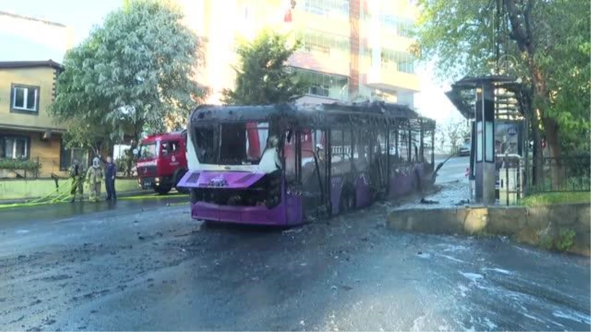 Sarıyer\'de park halindeki otobüste çıkan yangın söndürüldü