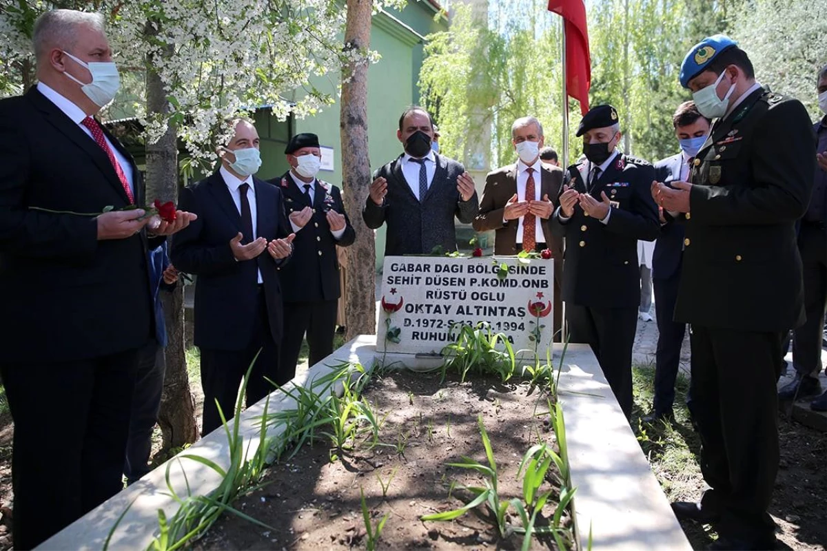 Şehit Oktay Altuntaş şehadetinin yıl dönümünde kabri başında anıldı