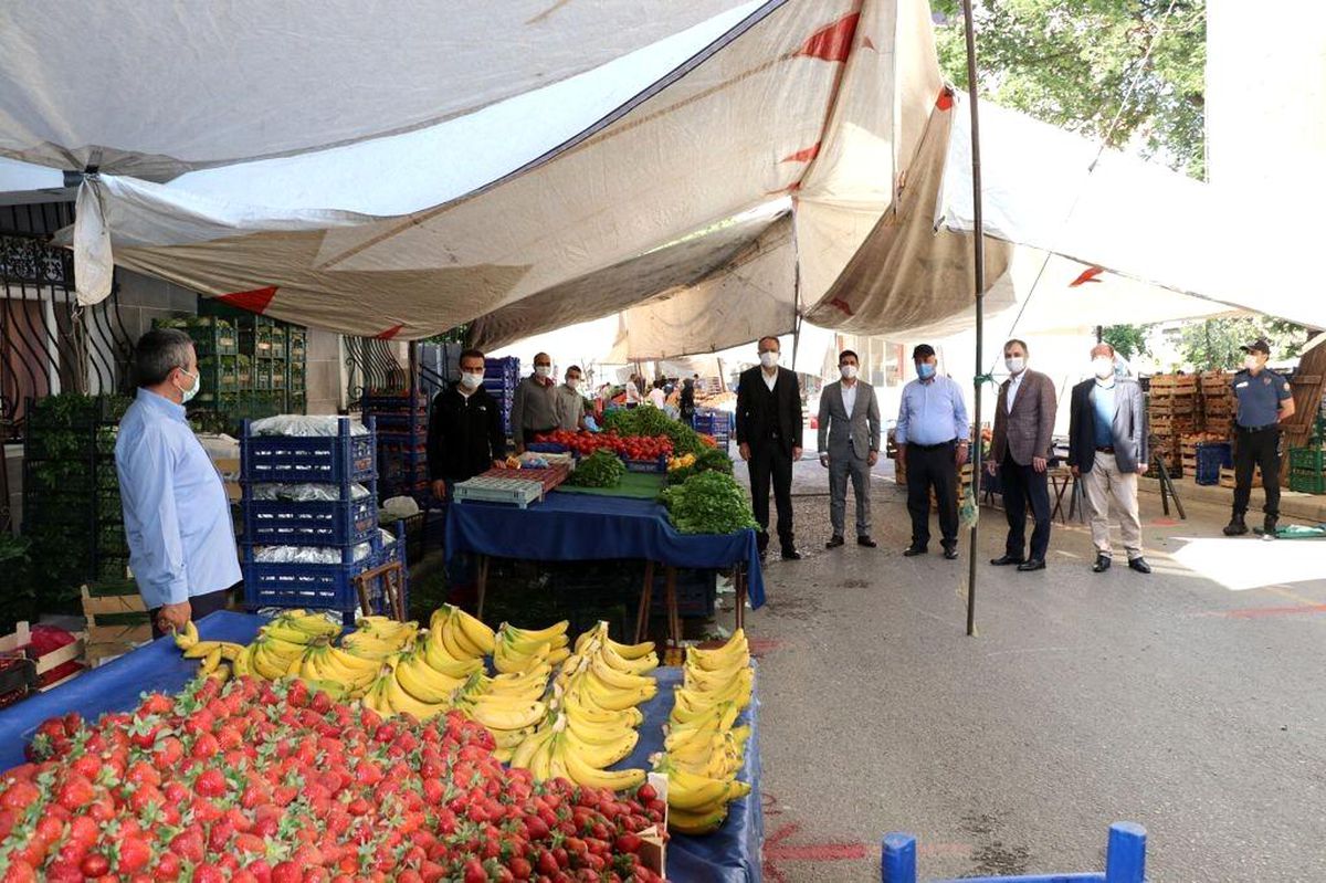 Sultanbeyli\'de tam kapanma sürecinde açılan tüm semt pazarları denetleniyor