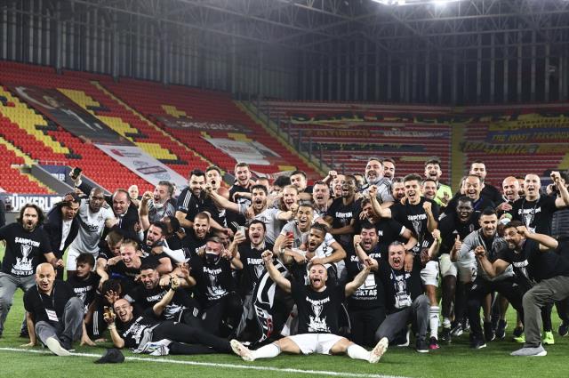Süper Lig'de tarihi sezonun şampiyonu Beşiktaş - Son Dakika Spor