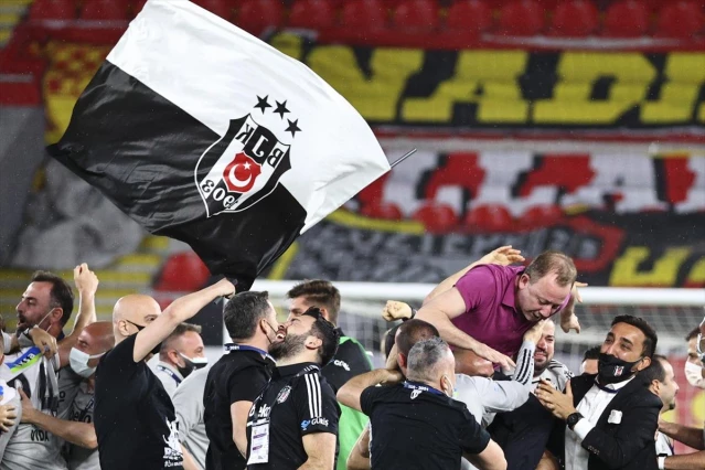Süper Lig'de şampiyon olan Beşiktaş'ta büyük sevinç