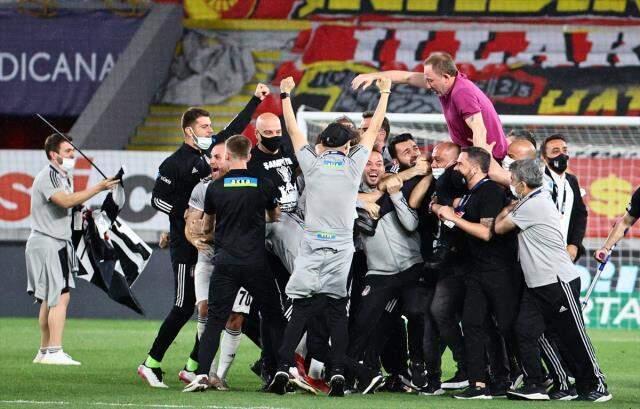 Süper Lig'te şampiyon olan Beşiktaş'ta büyük sevinç Süper Lig'te şampiyon olan Beşiktaş'ta büyük sevinç