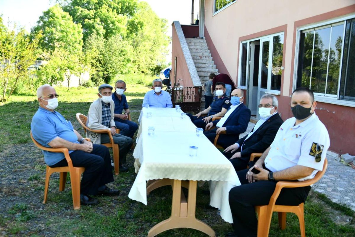 Vali Dağlı, şehit ailesiyle bayramlaştı