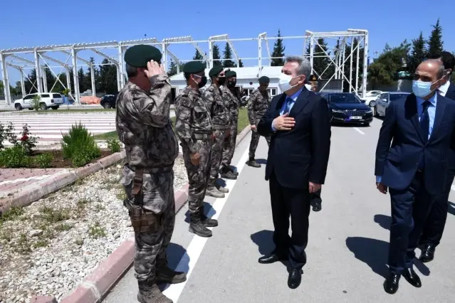 Vali Elban, bayramda şehit ve kimsesiz çocukların babası oldu