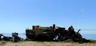 Zeytinburnu'nda söküm çalışmaları yapılan geminin denizdeki son parçası da çıkarıldı