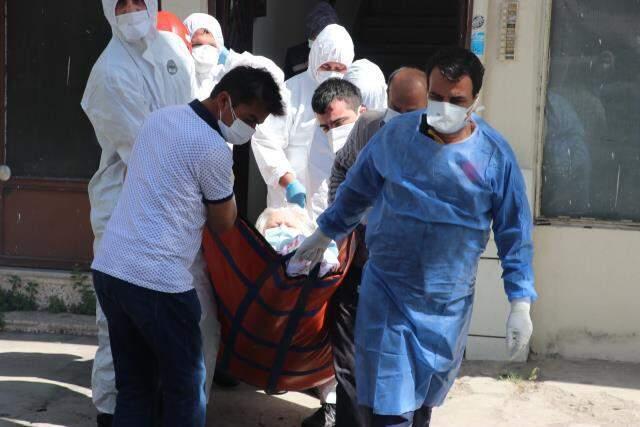 200 kiloluk koronalı hasta, balkon demirleri kesilerek evden çıkarıldı