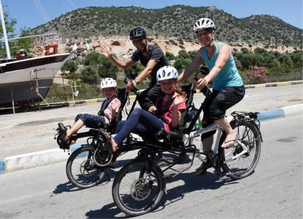 4 kişilik İsviçreli aile, 2 bisikletle Türkiye\'yi geziyor