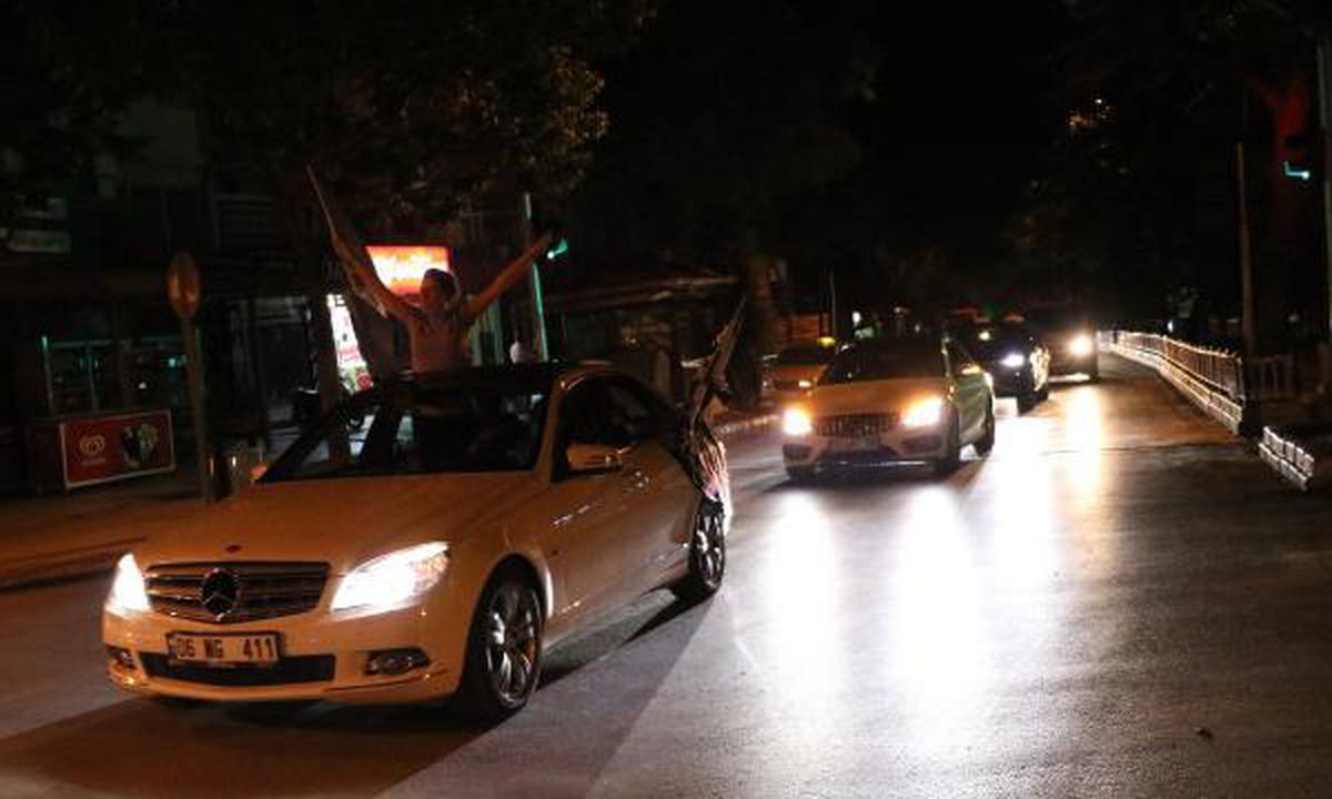 Afyonkarahisar\'da Beşiktaş\'ın şampiyonluğu kutlandı