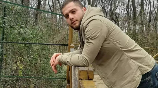 Askerden yeni gelen genç evinin önünde tüfekle öldürüldü Askerden yeni gelen genç evinin önünde tüfekle öldürüldü