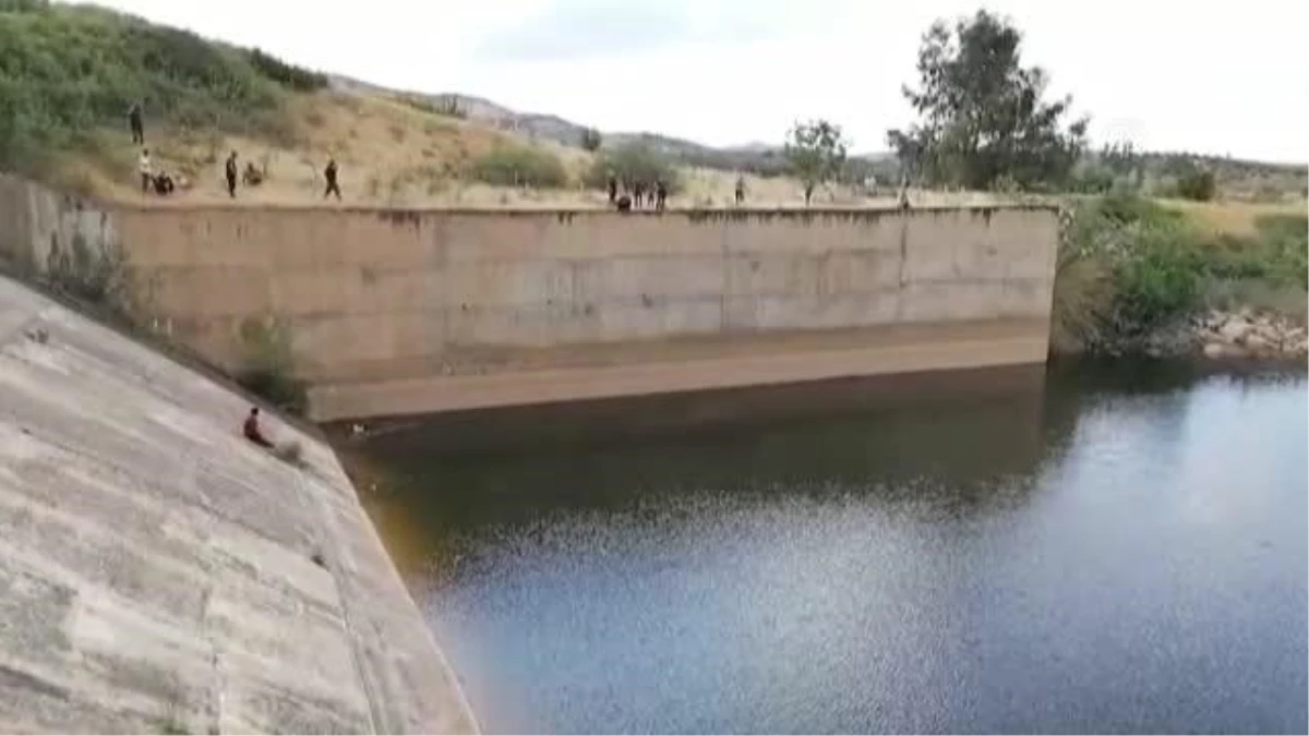 Son dakika: Baraj duvarında mahsur kalan çocuk kurtarıldı, tahliye havuzuna düşen arkadaşı aranıyor