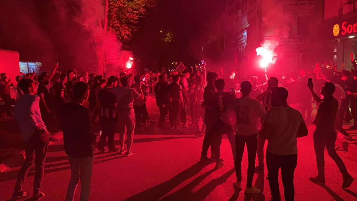 Bursa\'da kısıtlamaya rağmen şampiyonluk kutlaması