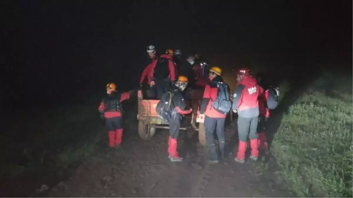 Gürle Dağı\'ndan atlayış yaptıktan sonra gözden kaybolan amatör paraşütçünün cesedine ulaşıldı