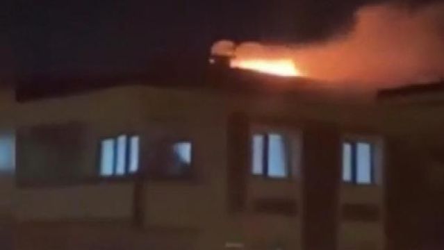 Esenler'de şampiyonluk kutlamasında atılan havai fişek yangın çıkardı