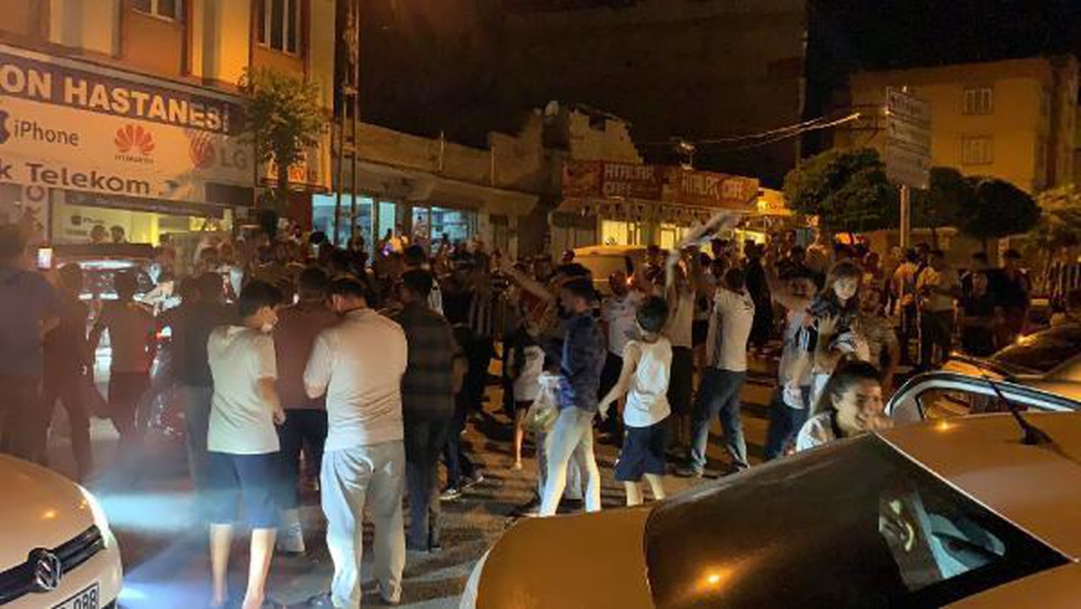 Gaziantep\'te, Beşiktaş taraftarları şampiyonluğu kutladı