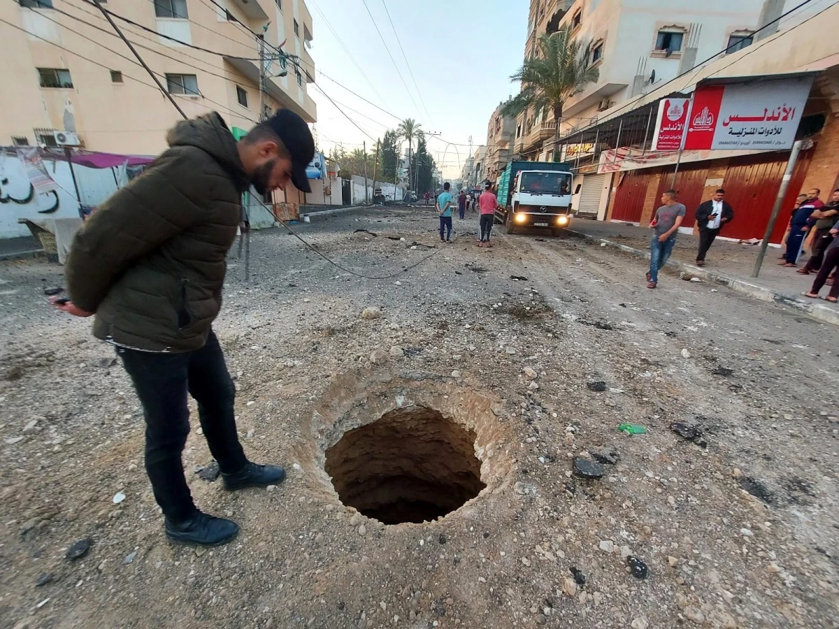Gazze\'de 40 cadde ve kavşak hava saldırıları sonucu kullanılamaz hale geldi