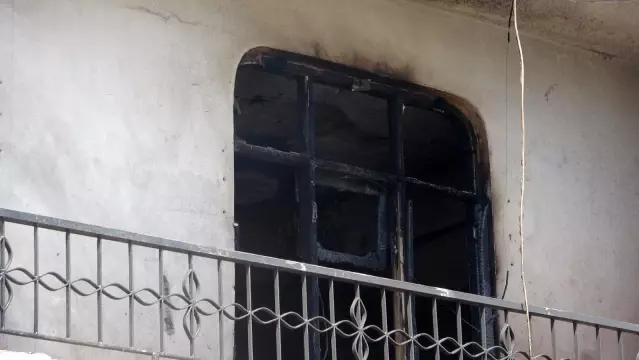 Son Dakika | Hatay'da evde çıkan yangında 4 kişi dumandan etkilendi Son Dakika | Hatay'da evde çıkan yangında 4 kişi dumandan etkilendi