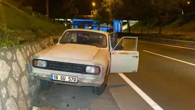 Son dakika! Kısıtlamada boş yolda duvara çarpan sürücü ile polis arasında ilginç diyalog