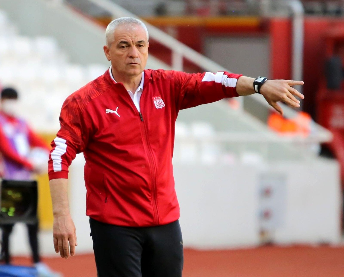 Rıza Çalımbay Beşiktaş\'ı tebrik etti