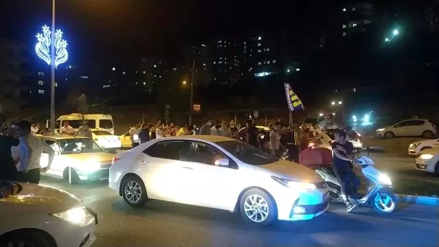 Şanlıurfa'da yasağa rağmen Beşiktaş'ın şampiyonluğu kutlandı Şanlıurfa'da yasağa rağmen Beşiktaş'ın şampiyonluğu kutlandı