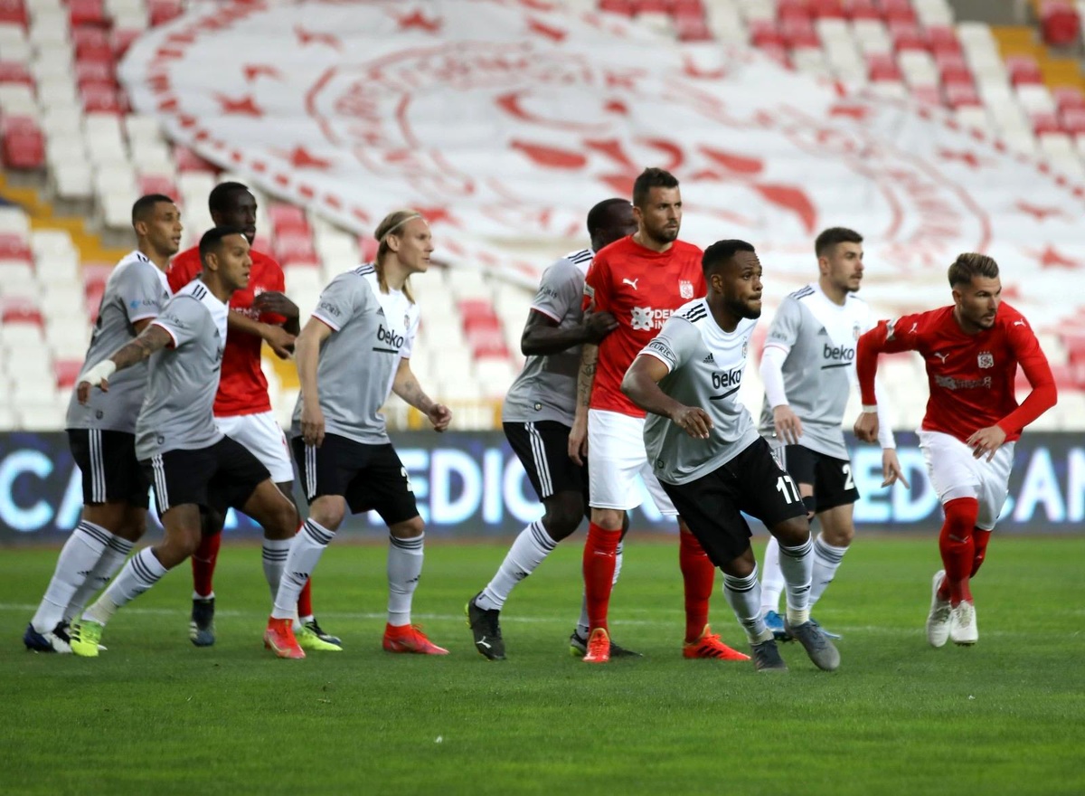 Sivasspor\'un gözü kulağı Beşiktaş maçında!