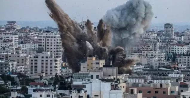 Son Dakika! İsrail, Gazze'de Çalışma ile Sosyal Kalkınma bakanlıklarının bulunduğu iki binayı bombaladı Son Dakika! İsrail, Gazze'de Çalışma ile Sosyal Kalkınma bakanlıklarının bulunduğu iki binayı bombaladı