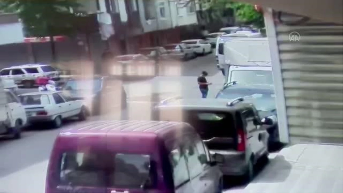 Sultangazi\'de sokağa atılan maytap nedeniyle 1 kişi yaralandı