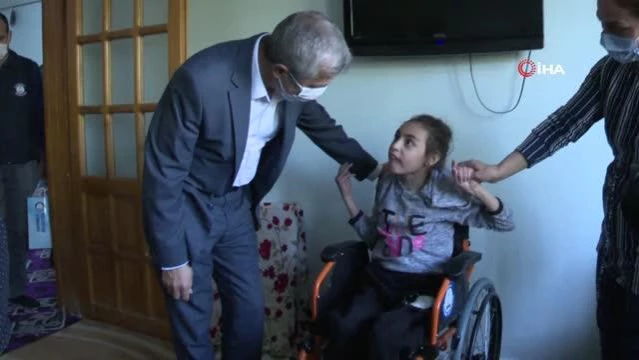 - Tahmazoğlu engelli vatandaşları yalnız bırakmadı