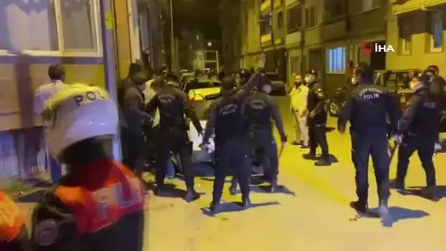 Son dakika haberi... Taraftarlar birbirine girdi, çok sayıda polis müdahale etti Son dakika haberi... Taraftarlar birbirine girdi, çok sayıda polis müdahale etti