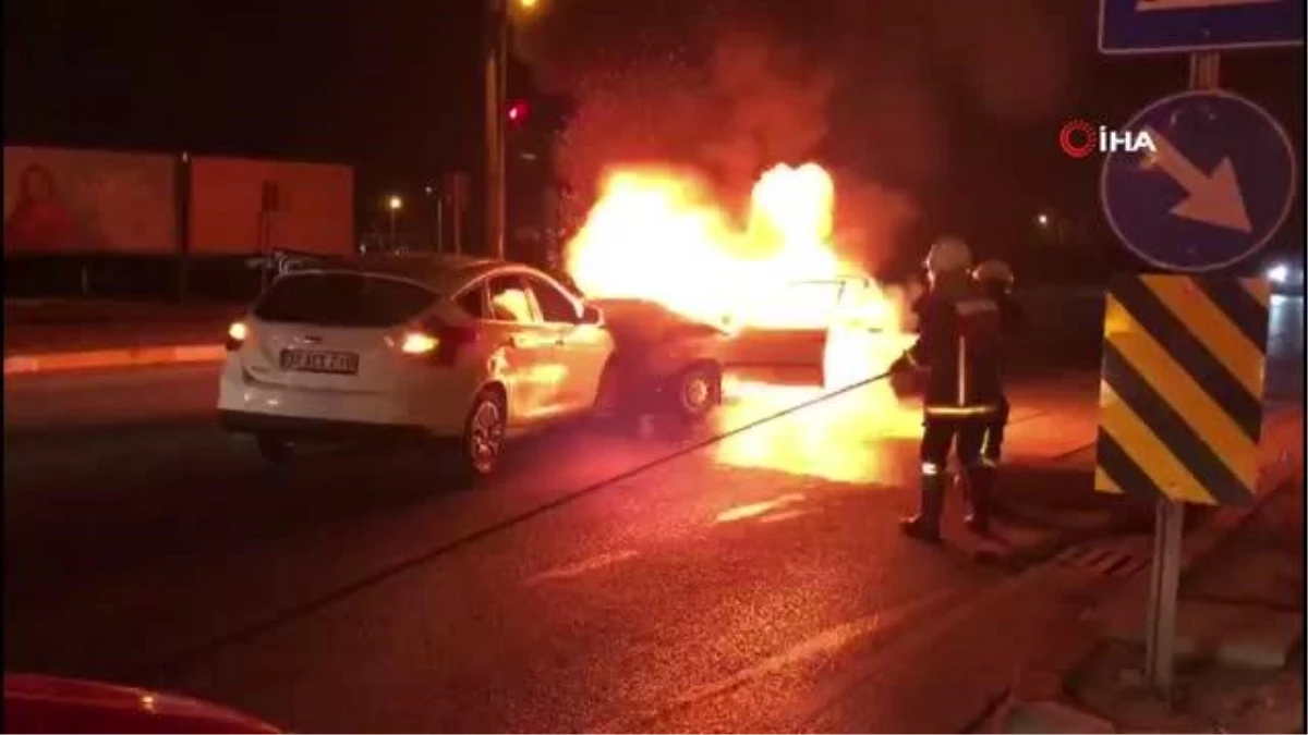 Tarsus\'ta bir araç kaza sonrası alev alev yandı