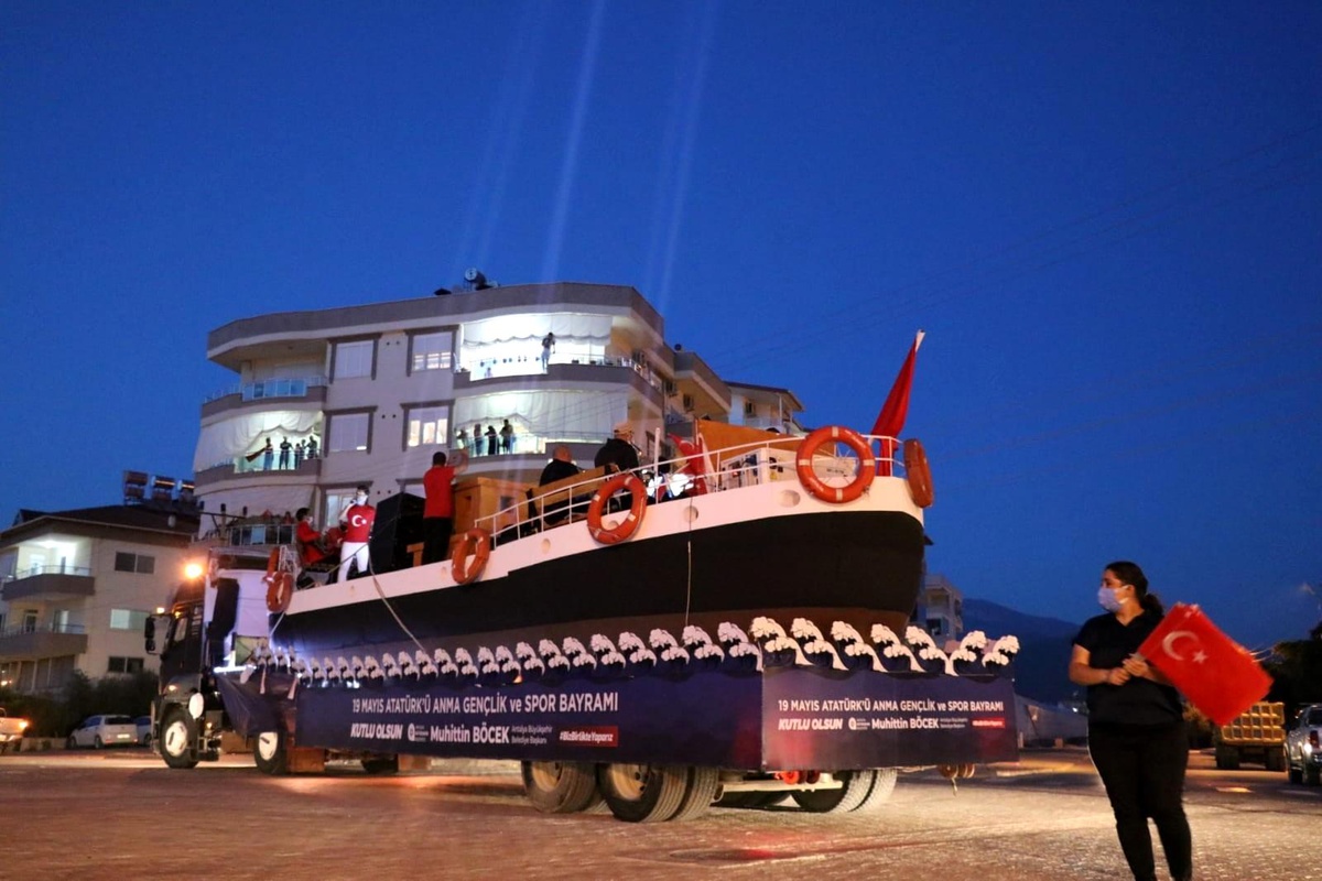 Temsili Bandırma Vapuru 19 Mayıs için yollarda