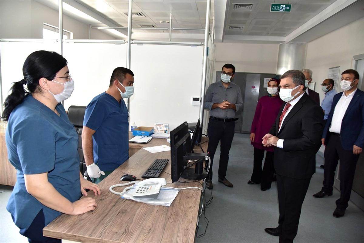 Vali Işık, sağlık çalışanlarının bayramını kutladı