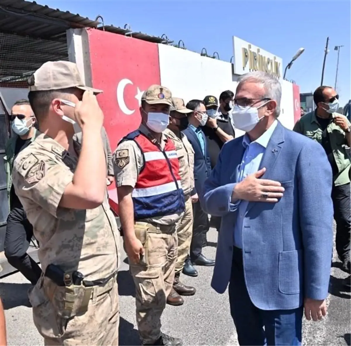 Diyarbakır Valisi Karaloğlu jandarma ve polis uygulama noktalarını ziyaret etti