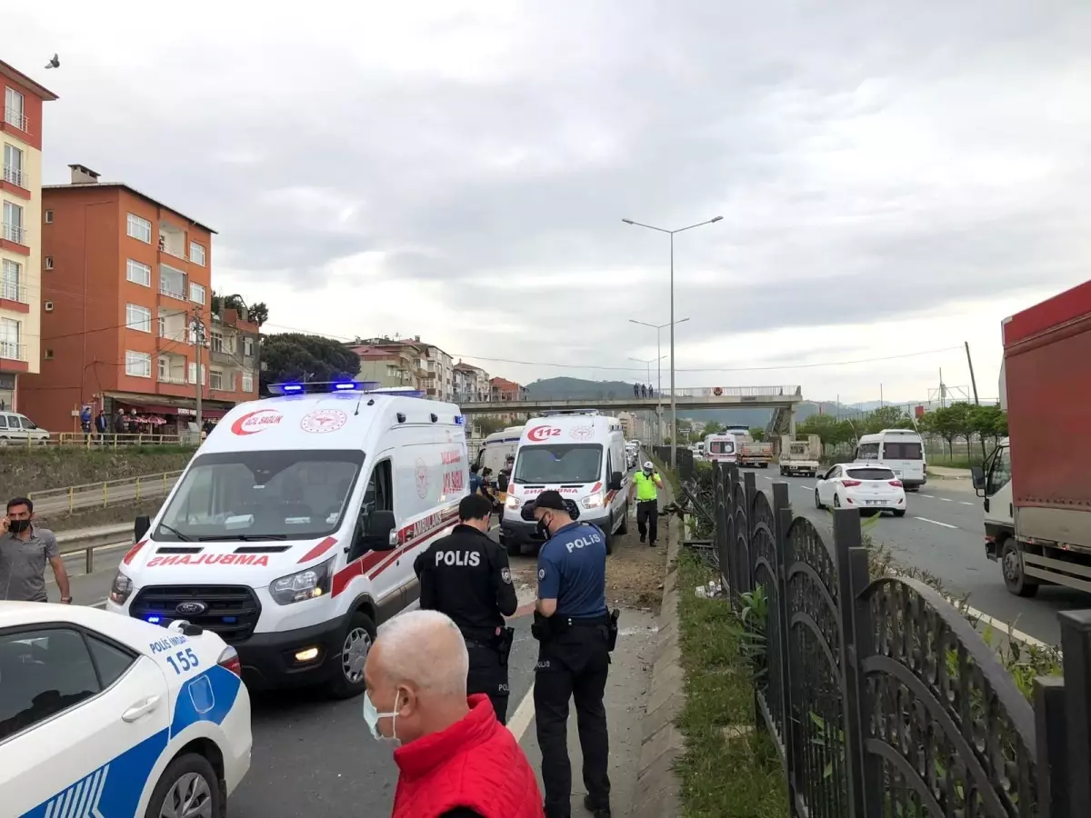 Ambulans kaza yaptı: 4 yaralı