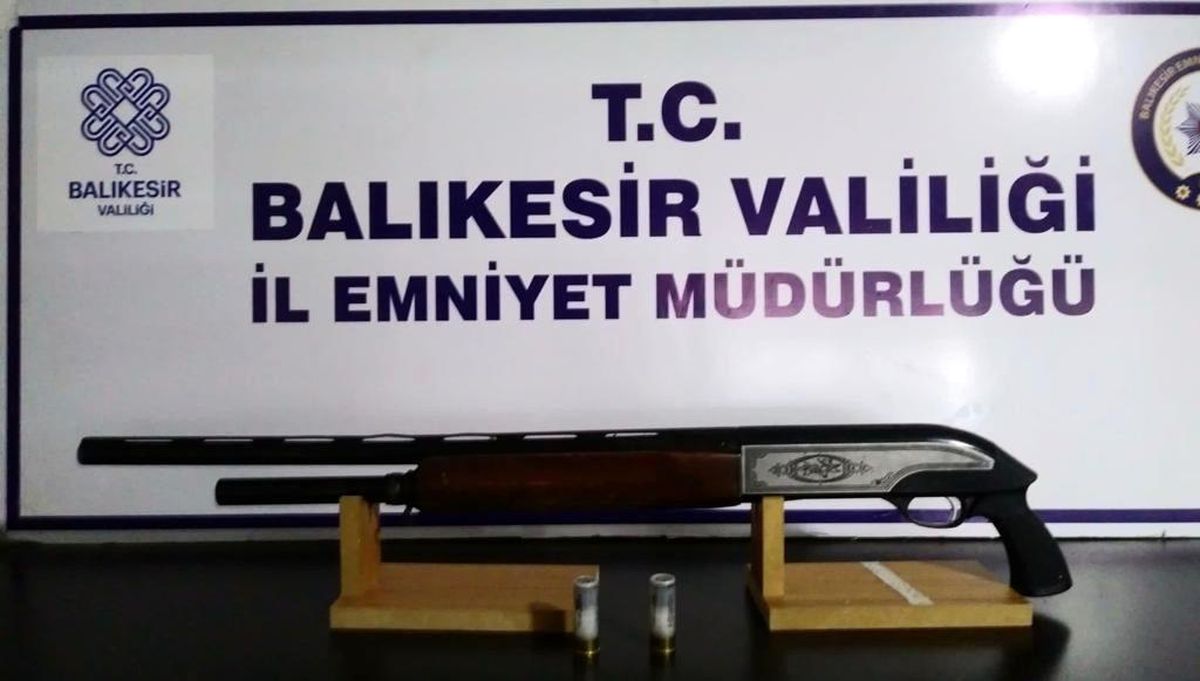 Son Dakika | Balıkesir\'de polis aranan 32 şahsı gözaltına aldı