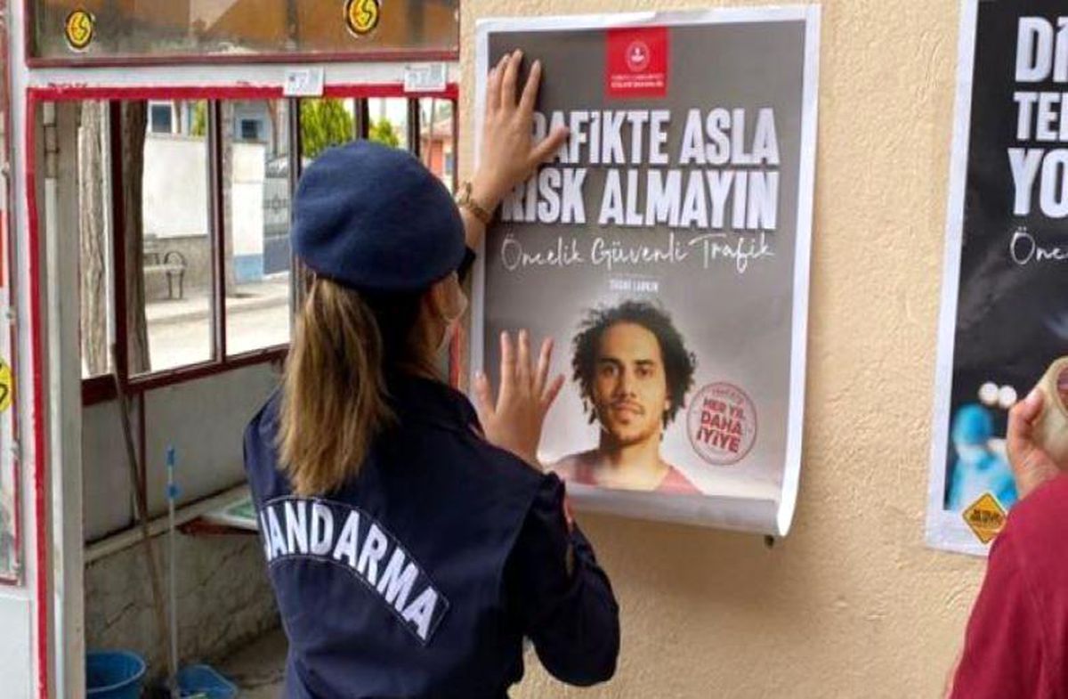 Jandarma \'Trafik Timleri\' Trafik Haftası\'nda çiftçileri bilgilendirdi