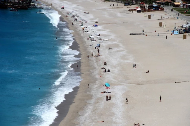 Kademeli normalleşme ile Fethiye'de sahiller hareketlendi
