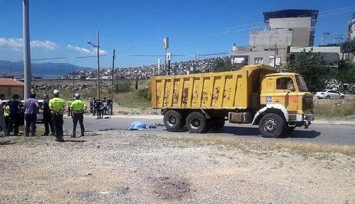 Kamyonla çarpışan motosikletin sürücüsü hayatını kaybetti