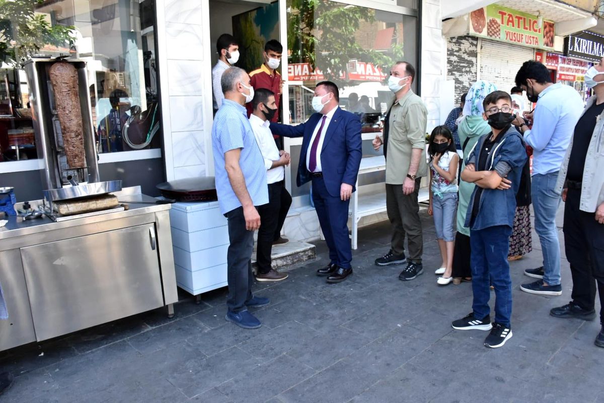 Kısıtlama sona erdi Başkan Beyoğlu esnafla buluştu