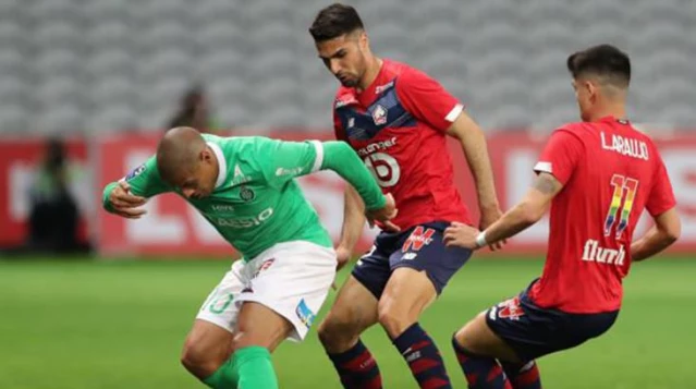 Lille, sahasında Saint-Etienne'le 1-1 berabere kalarak şampiyonluğu son haftaya bıraktı