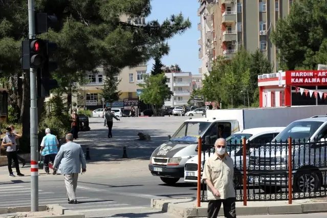 Mardin'de tam kapanma sessizliği sona erdi, cadde ve sokaklarda hareketlilik başladı