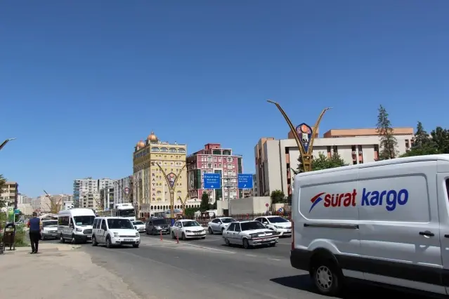 Mardin'de tam kapanma sessizliği sona erdi, cadde ve sokaklarda hareketlilik başladı