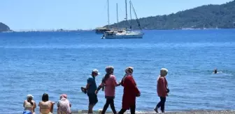 Marmaris'te sokaklar ve sahiller hareketlendi