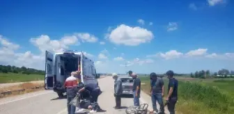Park halindeki otomobile çarpan motosikletin sürücüsü ağır yaralandı