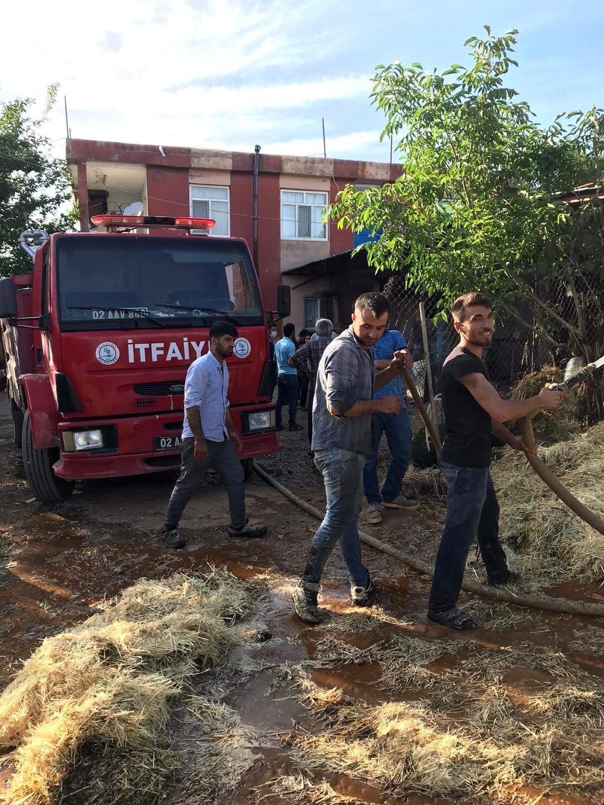 Son dakika haber... Samanlıkta çıkan yangın korkuttu